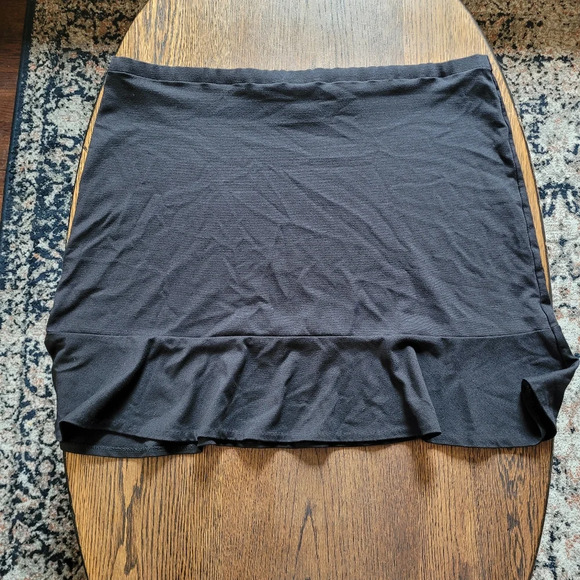 Fashion Bug Black Stretch Ruffle Hem Skirt Size Women's 22/24W - Picture 2 of 5
